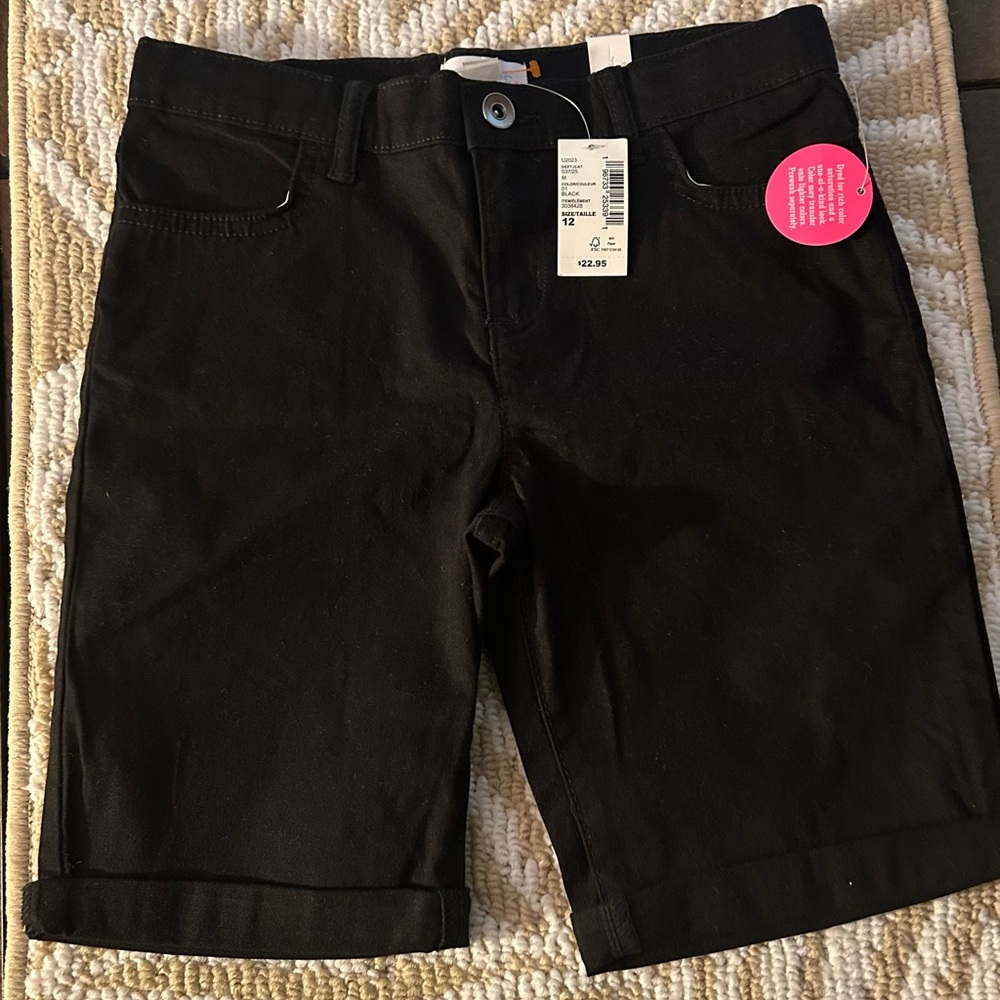 Place girls. Black Shorts